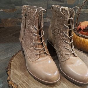 sofft sondra boot